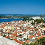 Apartment Brodarica 7 *