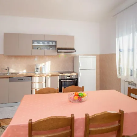 Apartment Brodarica 7 *