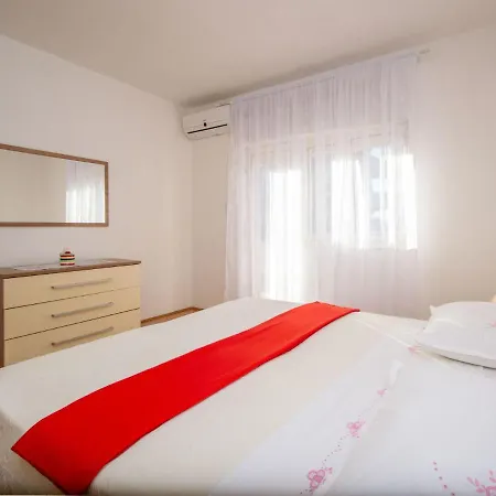 Apartment Brodarica 7 *