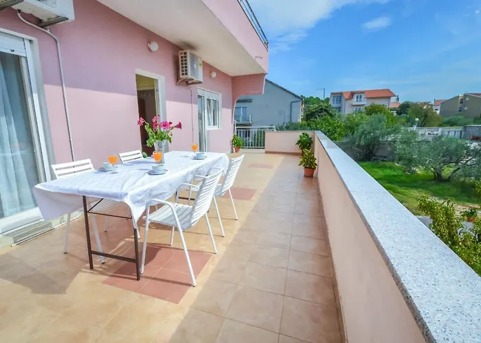 Apartment Brodarica 7 *