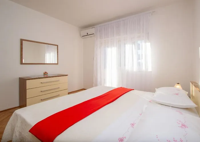 Apartment Brodarica 7 *